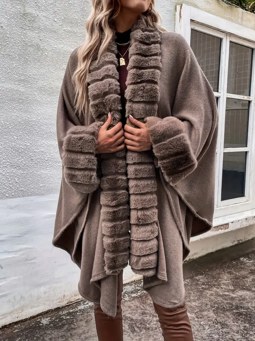 🧥 Poncho Donna - Eleganza Invernale con Finiture in Eco-Pelliccia