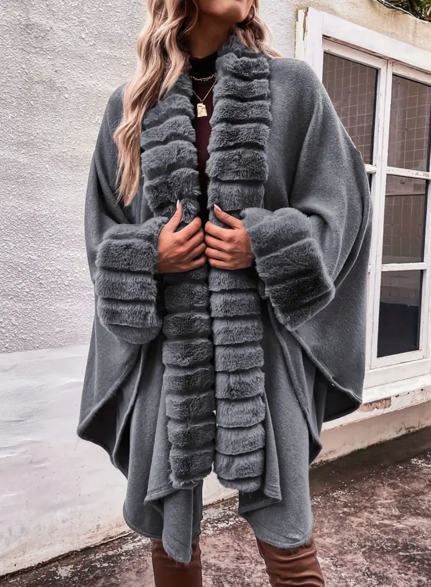 🧥 Poncho Donna - Eleganza Invernale con Finiture in Eco-Pelliccia